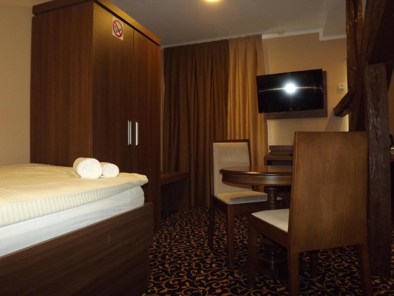 Hotel Zum Weissen Ochsen Άαλεν Εξωτερικό φωτογραφία